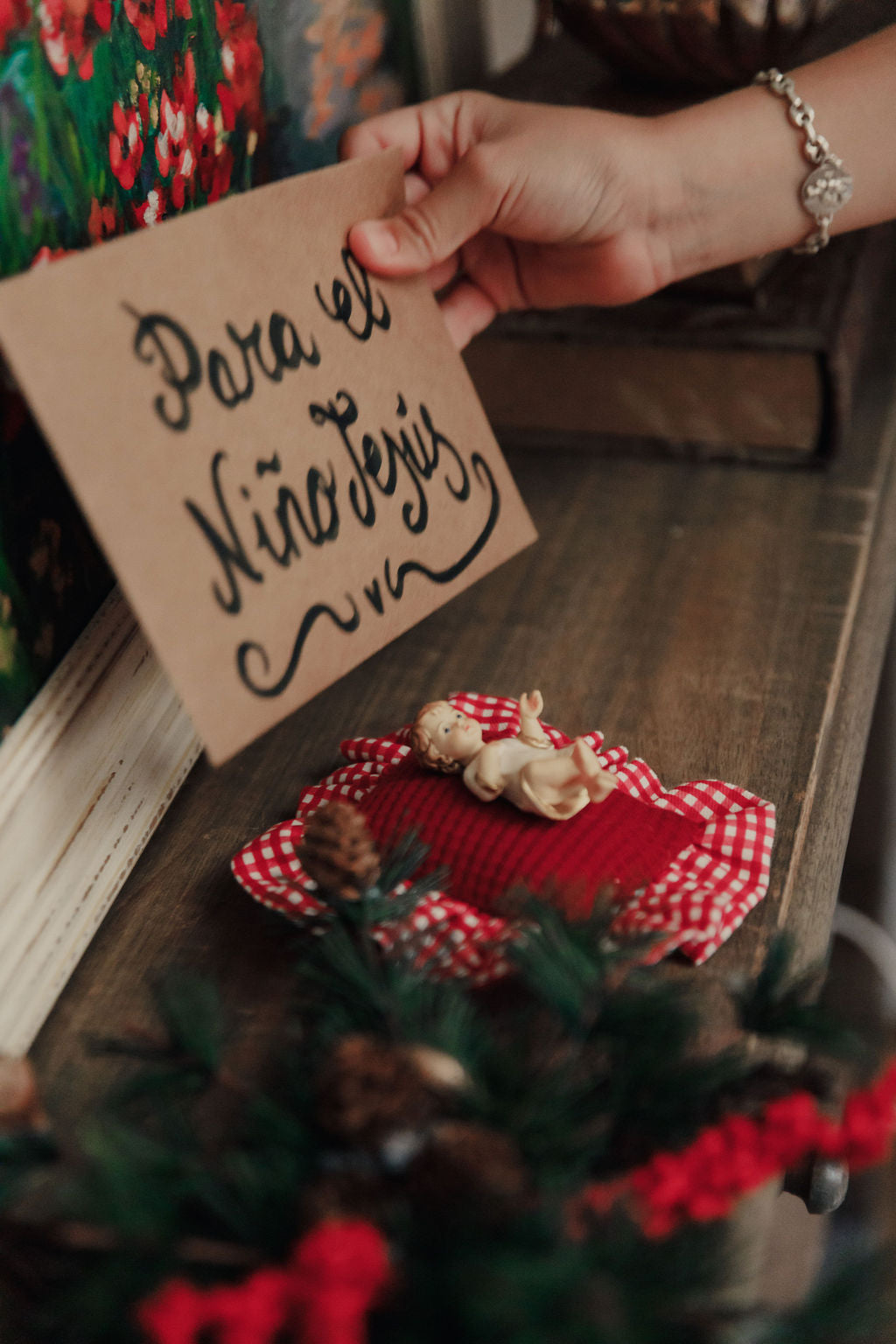 Niño Jesús Almohadita Volante - Adviento Burdeos