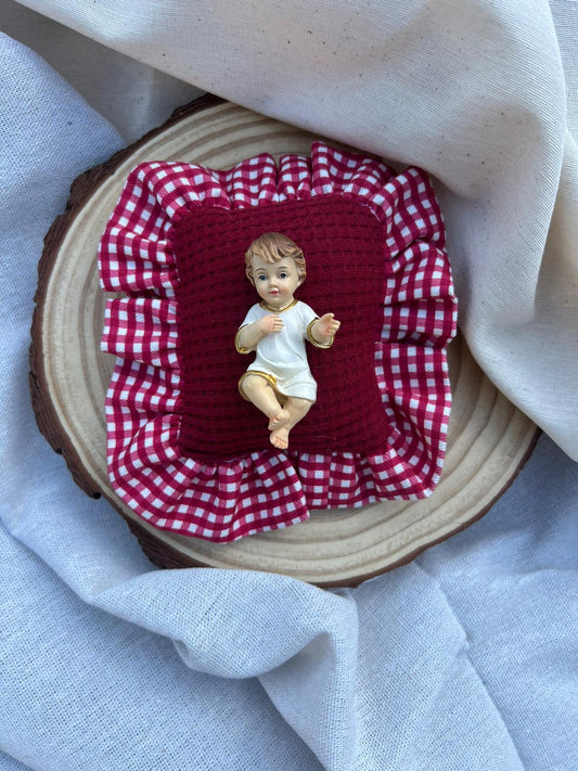 Niño Jesús Almohadita Volante - Adviento Burdeos