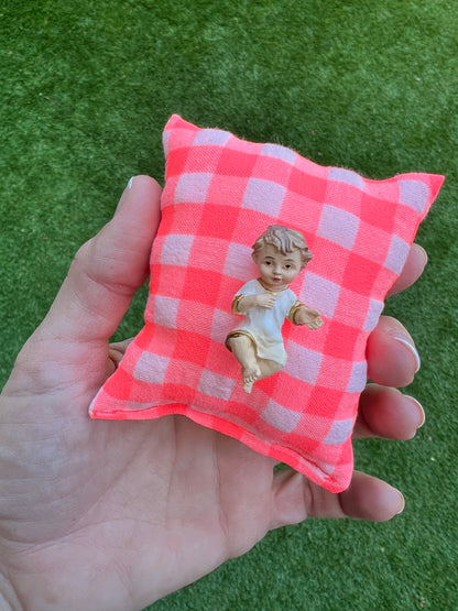 Niño Jesús Almohadita - Emaús flúor rosa