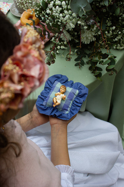 Niño Jesús Almohadita Volante - Emaús Lavanda y Mint