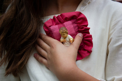 Niño Jesús Almohadita Volante - Emaús Fresa