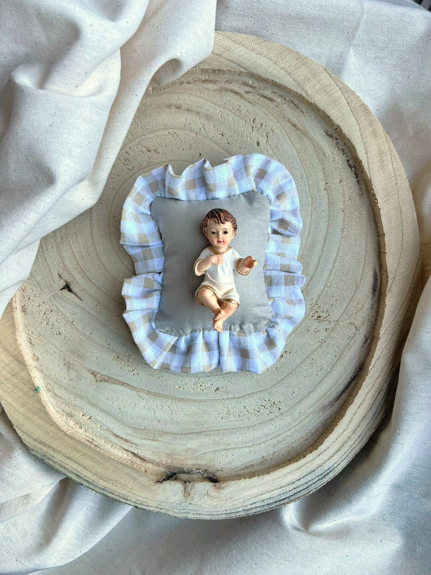 Niño Jesús Almohadita Volante - Emaús Beige